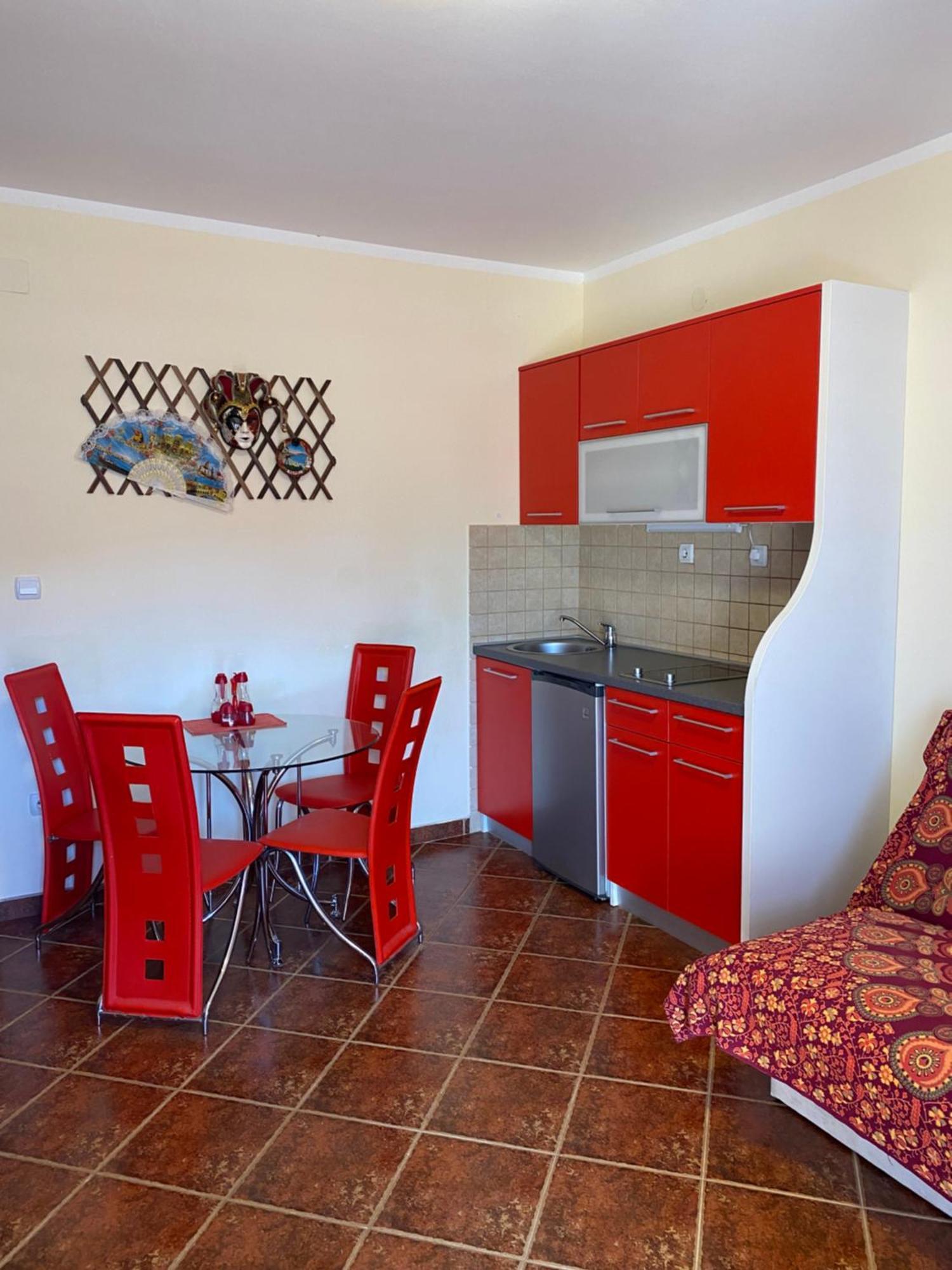 Apartments Villa Viktoria ติวัต ภายนอก รูปภาพ