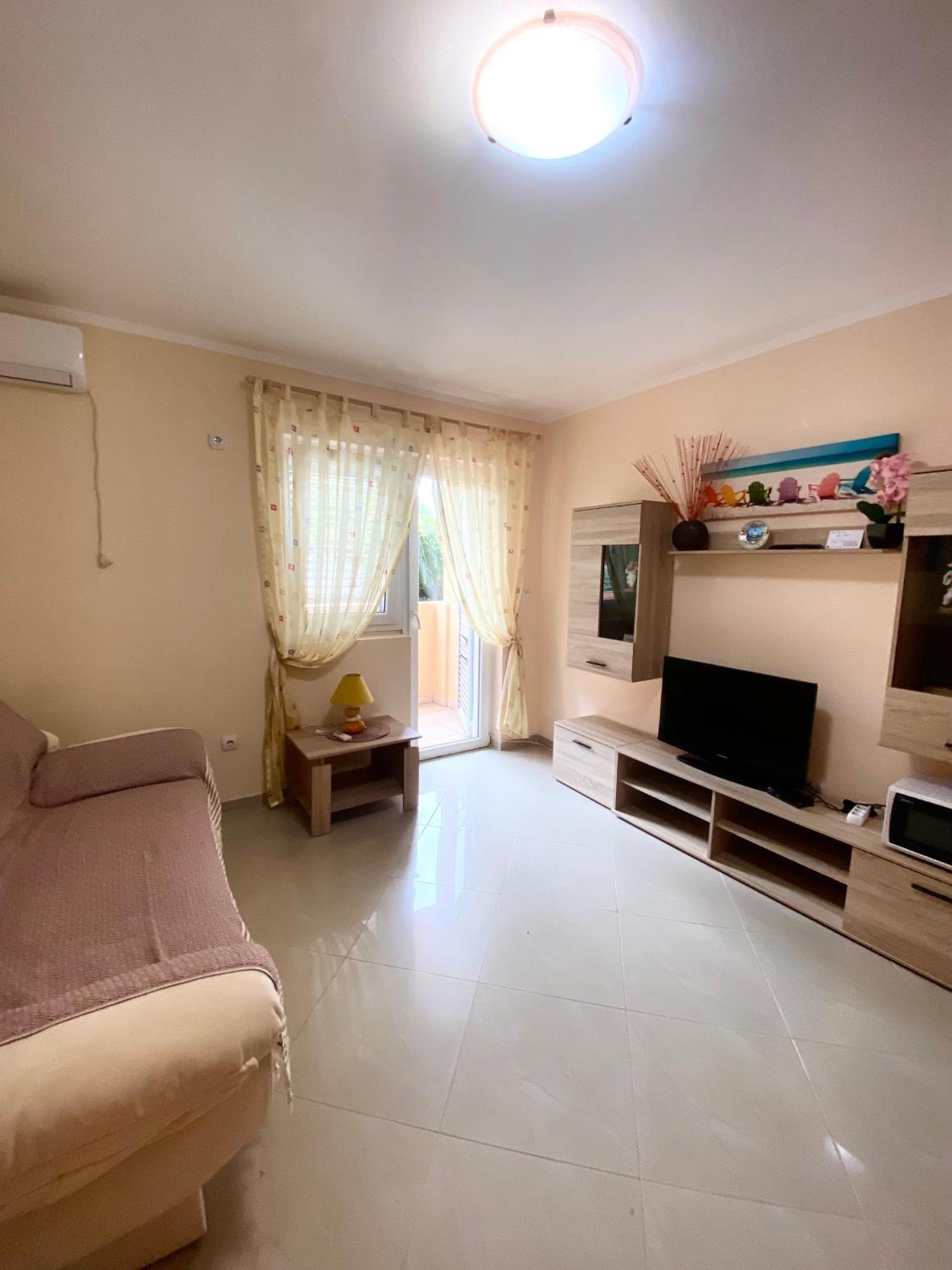 Apartments Villa Viktoria ติวัต ภายนอก รูปภาพ